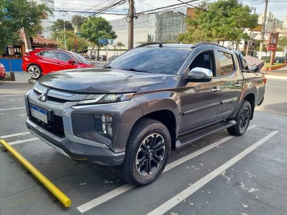 MITSUBISHI L200 TRITON 2.4 16V TURBO DIESEL SPORT HPE CD 4P 4X4 AUTOMÁTICO MITSUBISHI L200 TRITON 2.4 16V TURBO DIESEL SPORT HPE CD 4P 4X4 AUTOMÁTICO
